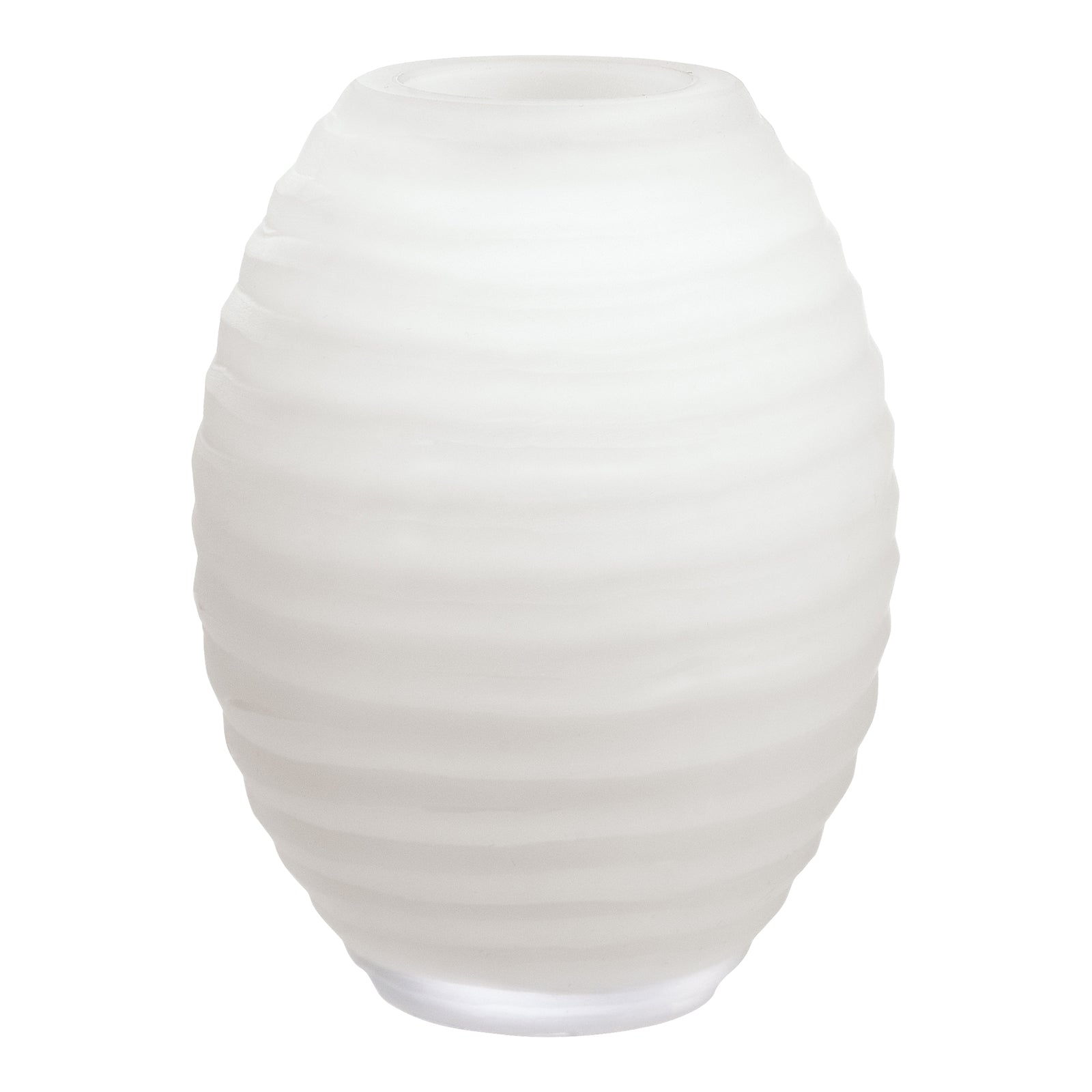 Eine weiße, ovale Keramikvase mit gerippter Struktur und schmaler Öffnung vor einem schlichten weißen Hintergrund - der Atelier by ipuro blanc Diffusor von ipuro.
