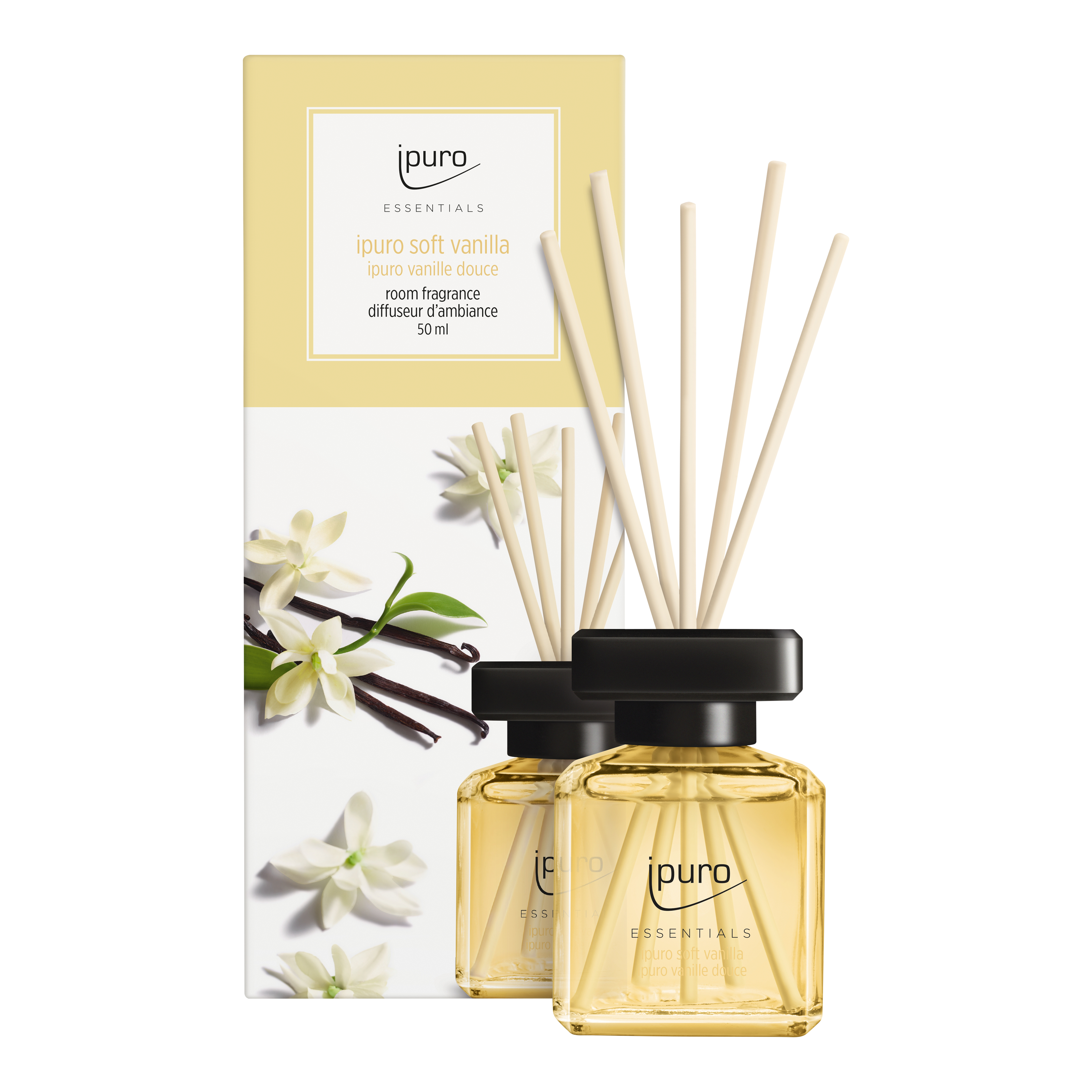 Zwei ipuro ESSENTIALS Raumduftdiffusoren mit schwarzen Kappen und Schilfrohrstäbchen werden vor der Schachtel ausgestellt, die Bilder von Vanilleblüten, -schoten und Sandelholzakzenten zeigt.