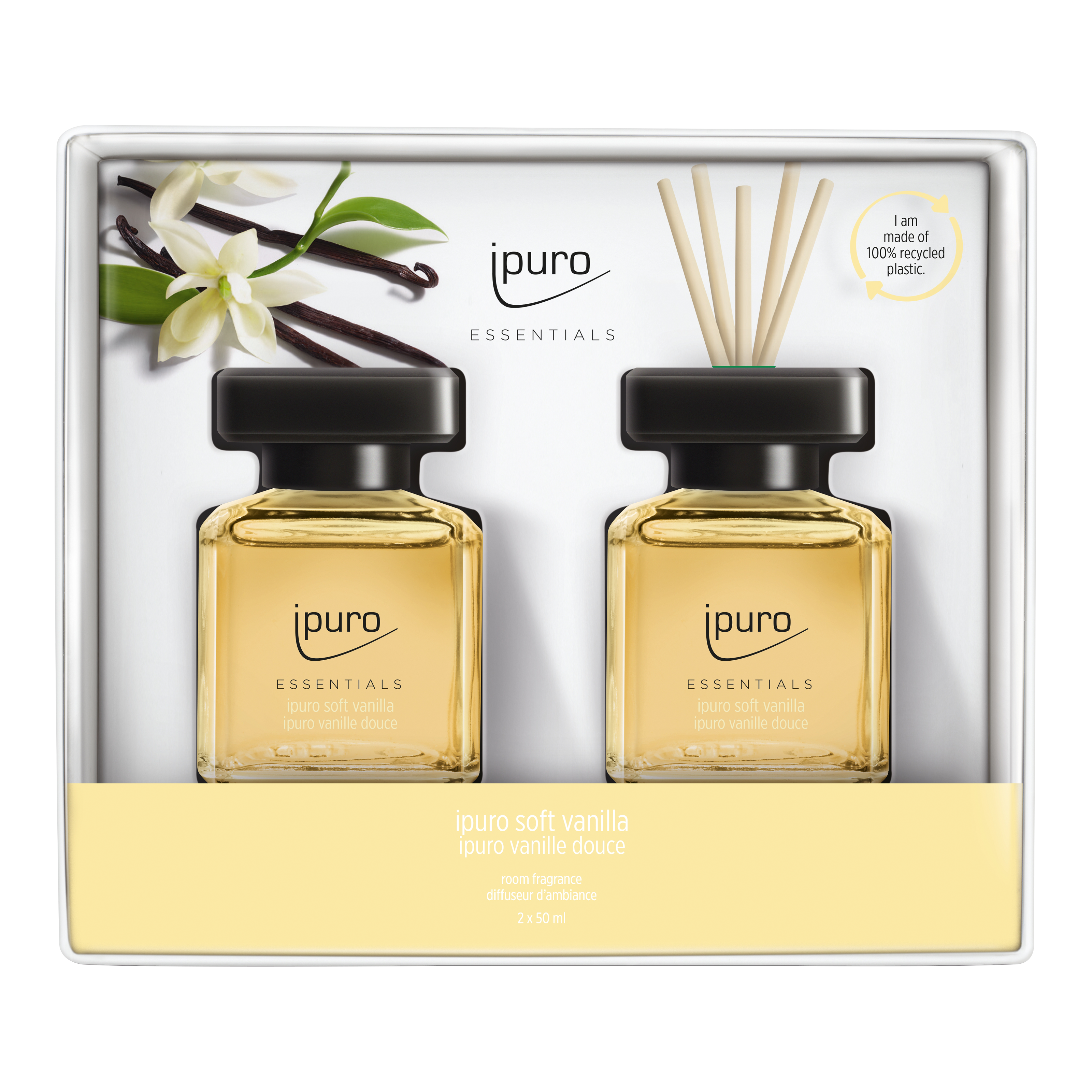 Das ESSENTIALS ipuro soft vanilla Raumduft-Set von ipuro enthält zwei Flaschen des gelben Raumduftes mit Vanille- und Sandelholznoten, schön verpackt mit Vanilleblüten und -schoten auf der Schachtel.