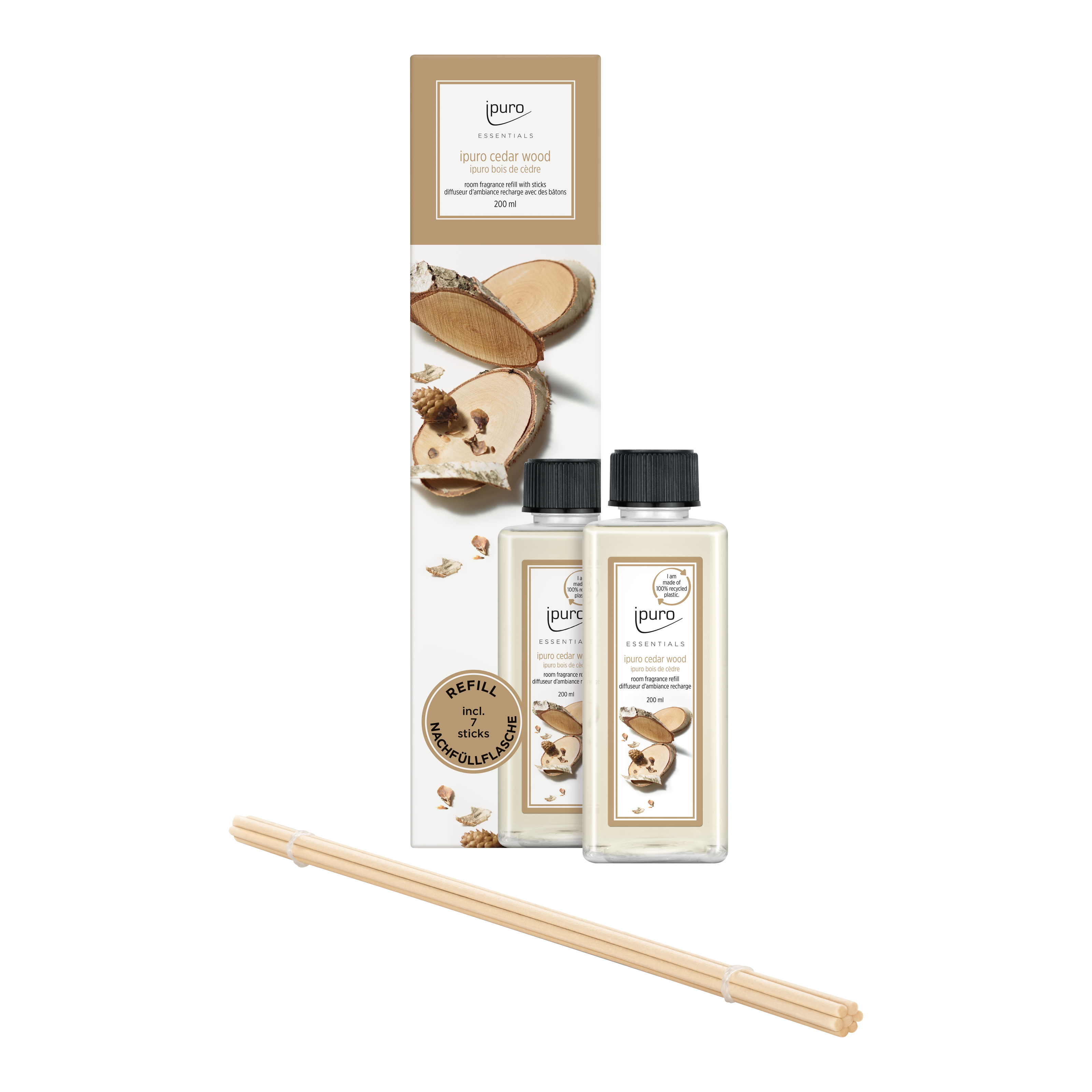 Der ESSENTIALS ipuro Zedernholz Raumduft-Nachfüller von ipuro enthält zwei Flaschen mit warmem, würzigem Duft und natürlichen Schilfrohrstäbchen, die in einer dekorativen Box präsentiert werden.