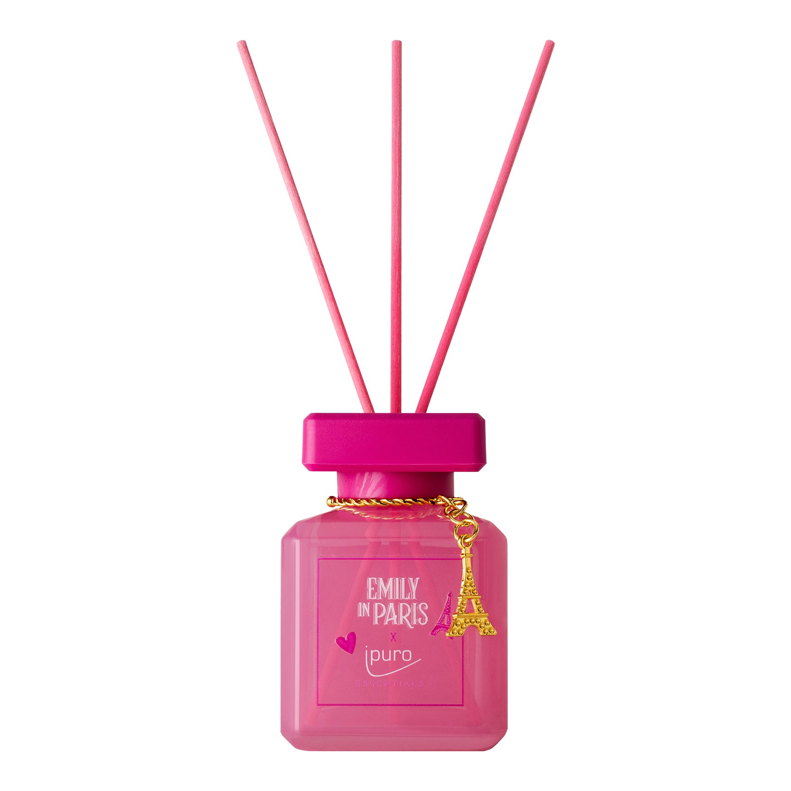 Der ESSENTIALS ipuro chic chérie Raumduft von ipuro ist ein quadratischer, leuchtend rosafarbener Diffusor mit drei Stäbchen, einem goldenen Eiffelturm-Anhänger und Jasmin-Noten für einen eleganten Pariser Touch. Mit dem Label Emily in Paris x ipuro und der passenden rosa Kappe.