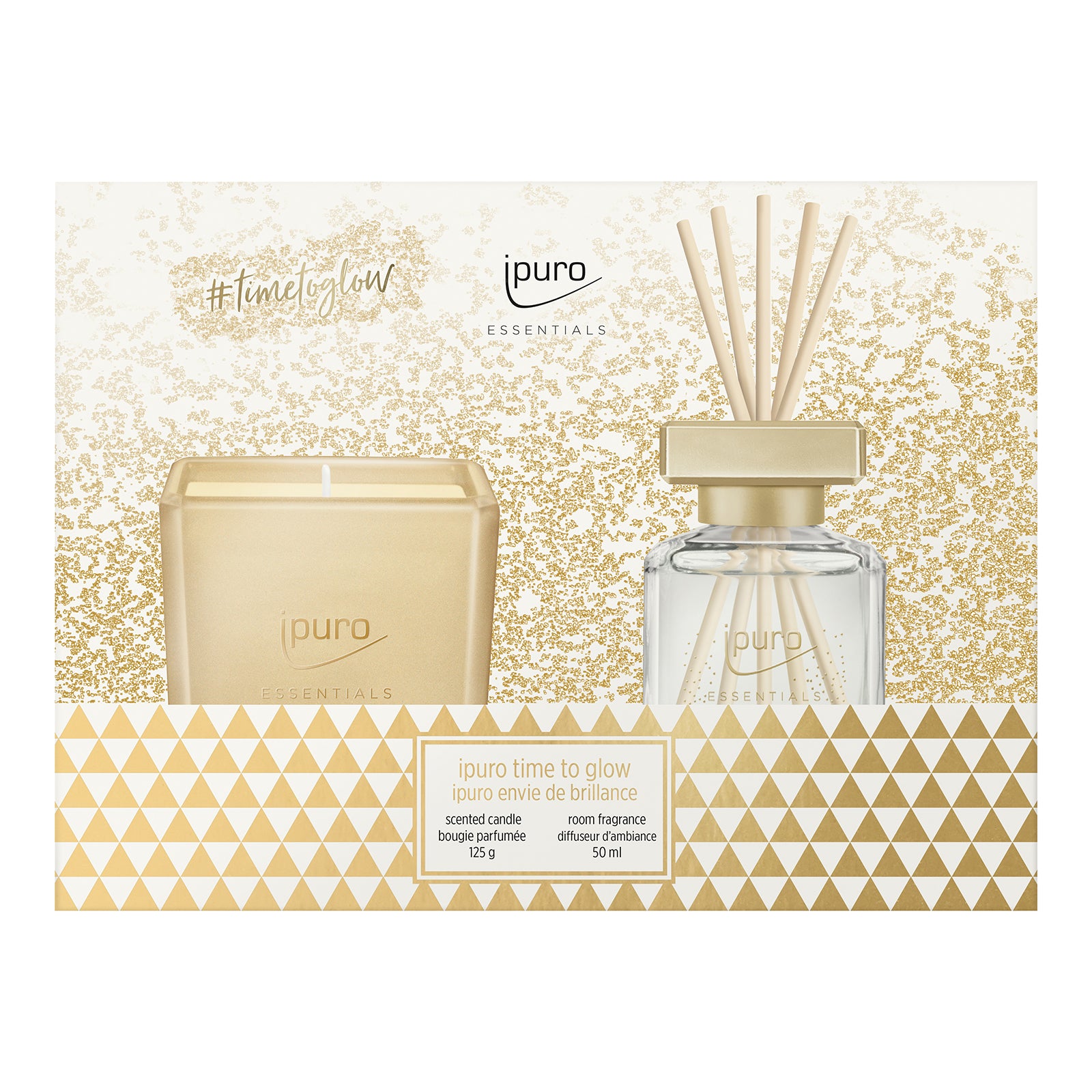Das ipuro ESSENTIALS time to glow Geschenk-Set besteht aus einer goldenen und weißen Duftkerze und einem Diffusor mit Kaschmirholz und orientalisch-floralen Noten, in einer funkelnden geometrischen Verpackung mit dem Schriftzug "ipuro ESSENTIALS #time to glow".