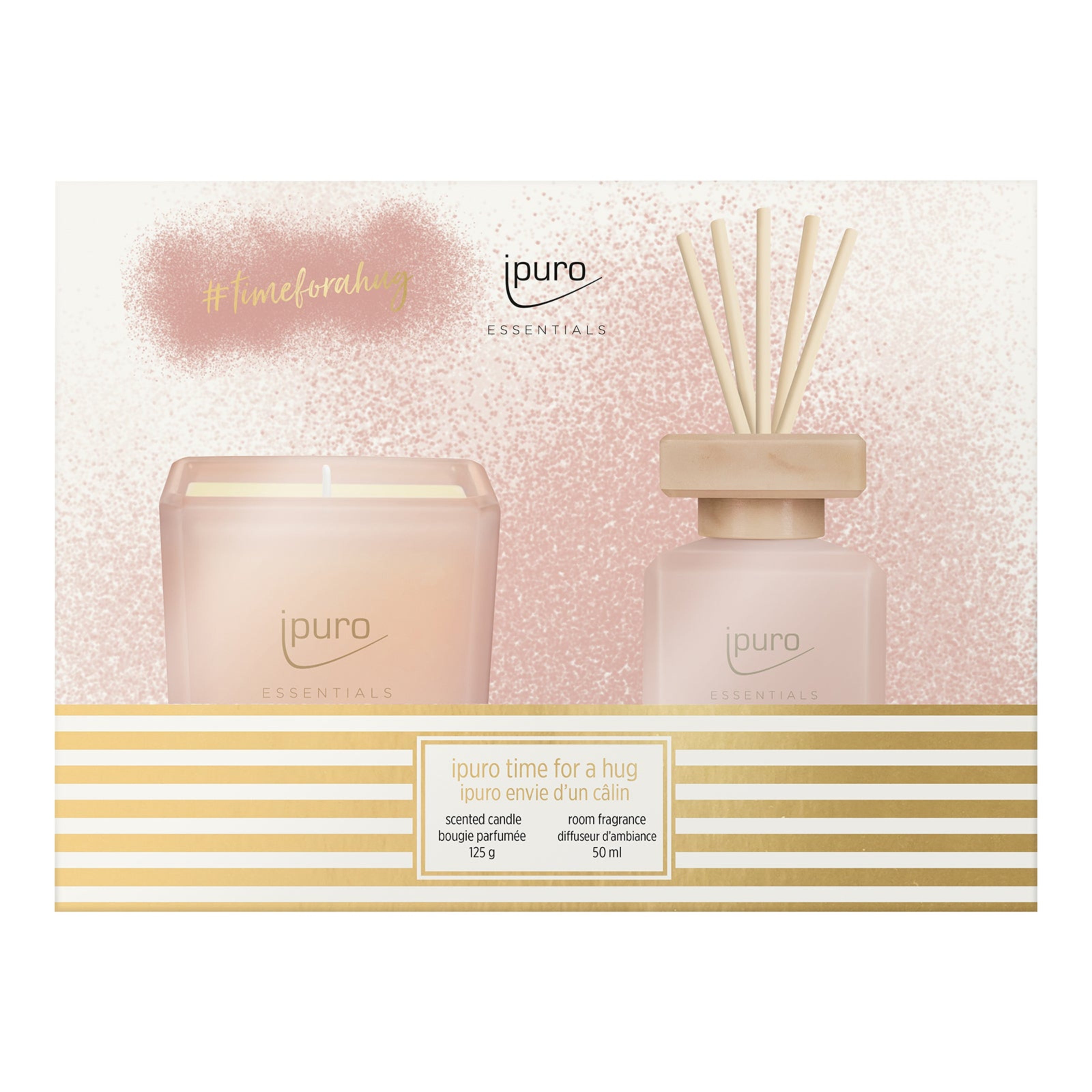 Das ESSENTIALS ipuro time for a hug Geschenk-Set von ipuro besteht aus einer rosafarbenen Duftkerze und einem passenden Diffusor mit roségoldener Verpackung und "time for a hug" auf der Schachtel. Der Duft enthält Noten von roten Beeren und Vanillekipferln.