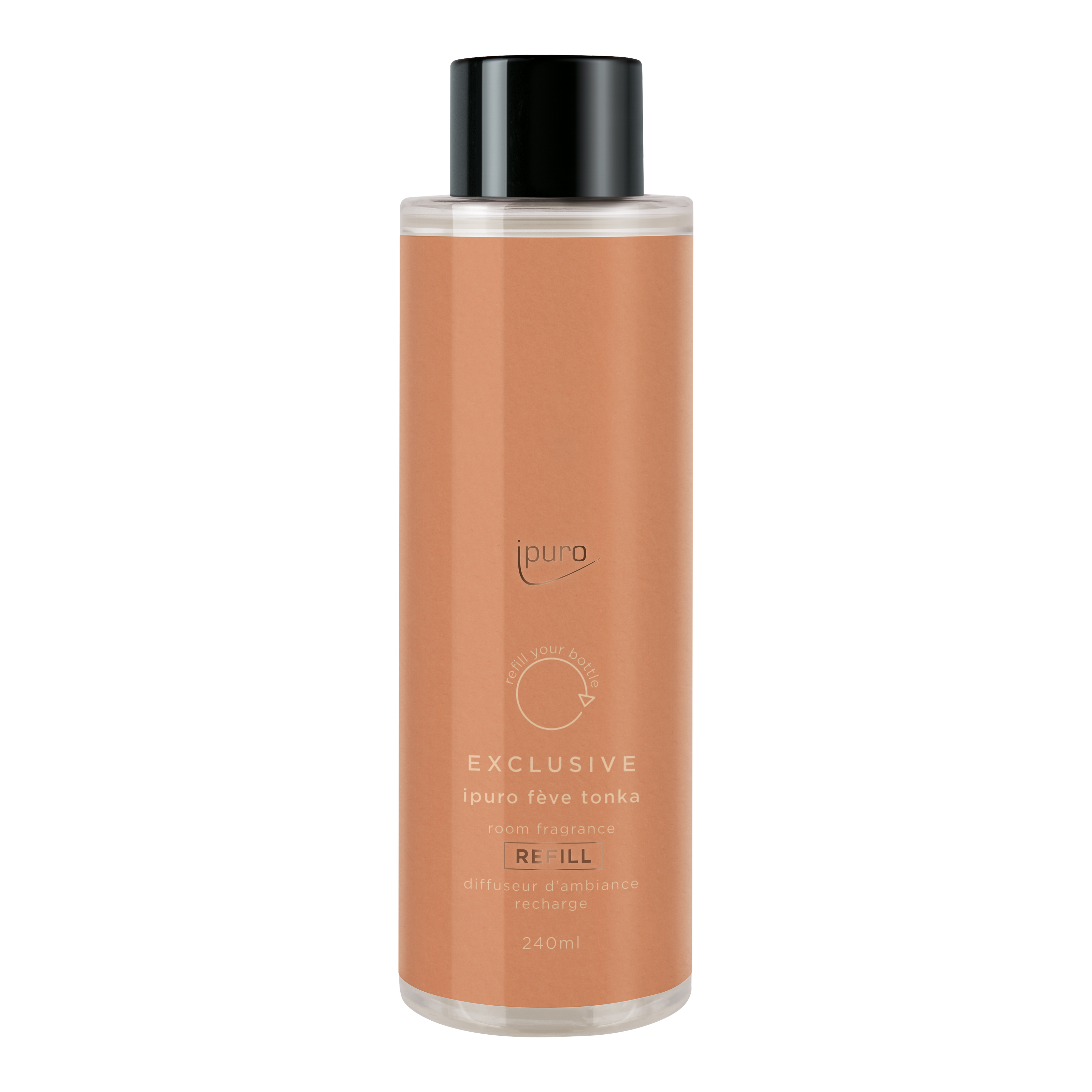 Der ipuro EXCLUSIVE Raumduft-Nachfüller fève tonka, eine zylindrische 240-ml-Mine mit schwarzem Verschluss und pfirsichfarbenem Etikett, enthält Noten von Vanille und Sandelholz.