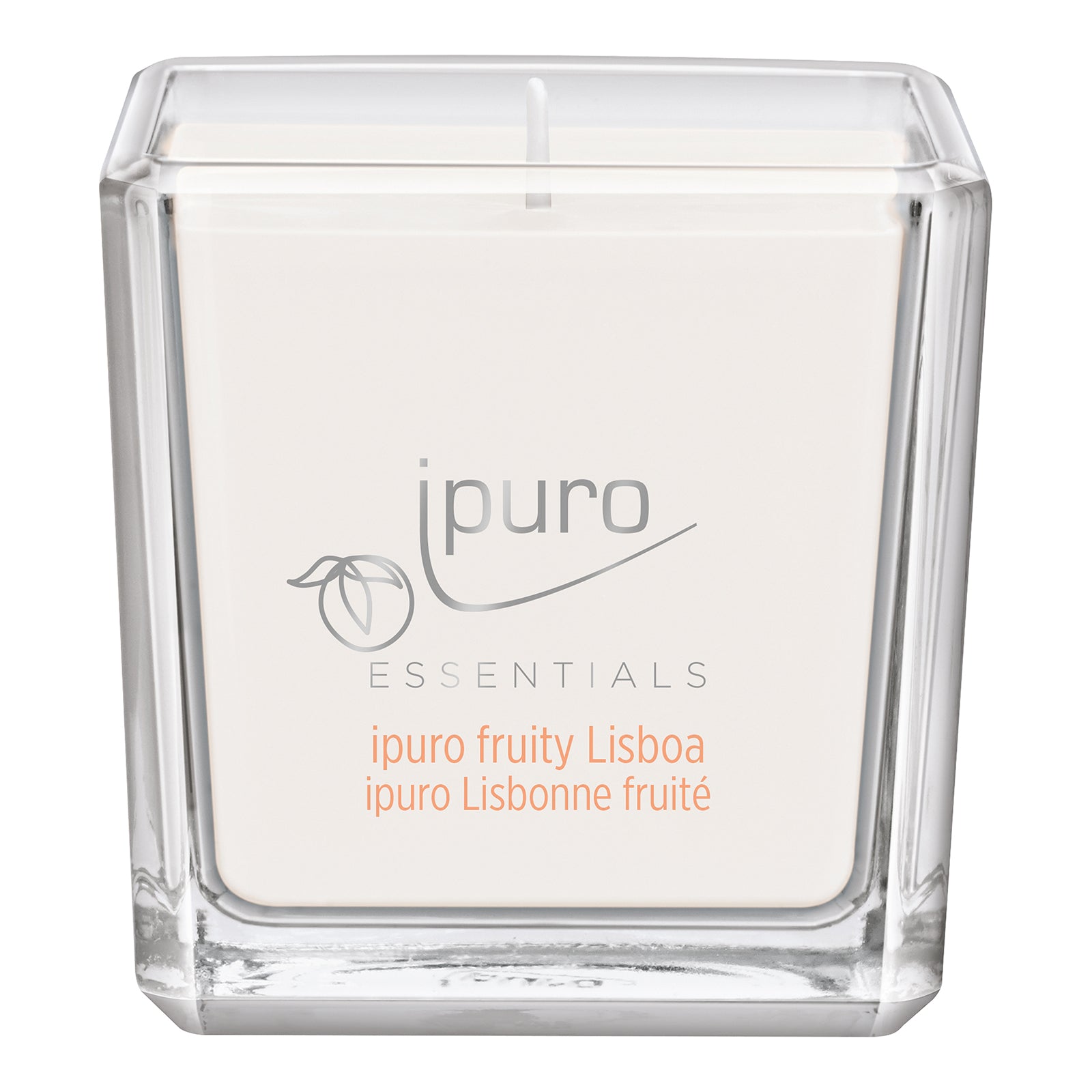 Ein quadratischer Kerzenhalter aus Glas mit einer weißen Kerze im Inneren trägt die Aufschrift ipuro ESSENTIALS" und ipuro fruity lisboa Duftkerze" in Grau und Orange, was auf einen fruchtigen Duft hinweist, der von den Orangenbäumen in Lissabon inspiriert ist.