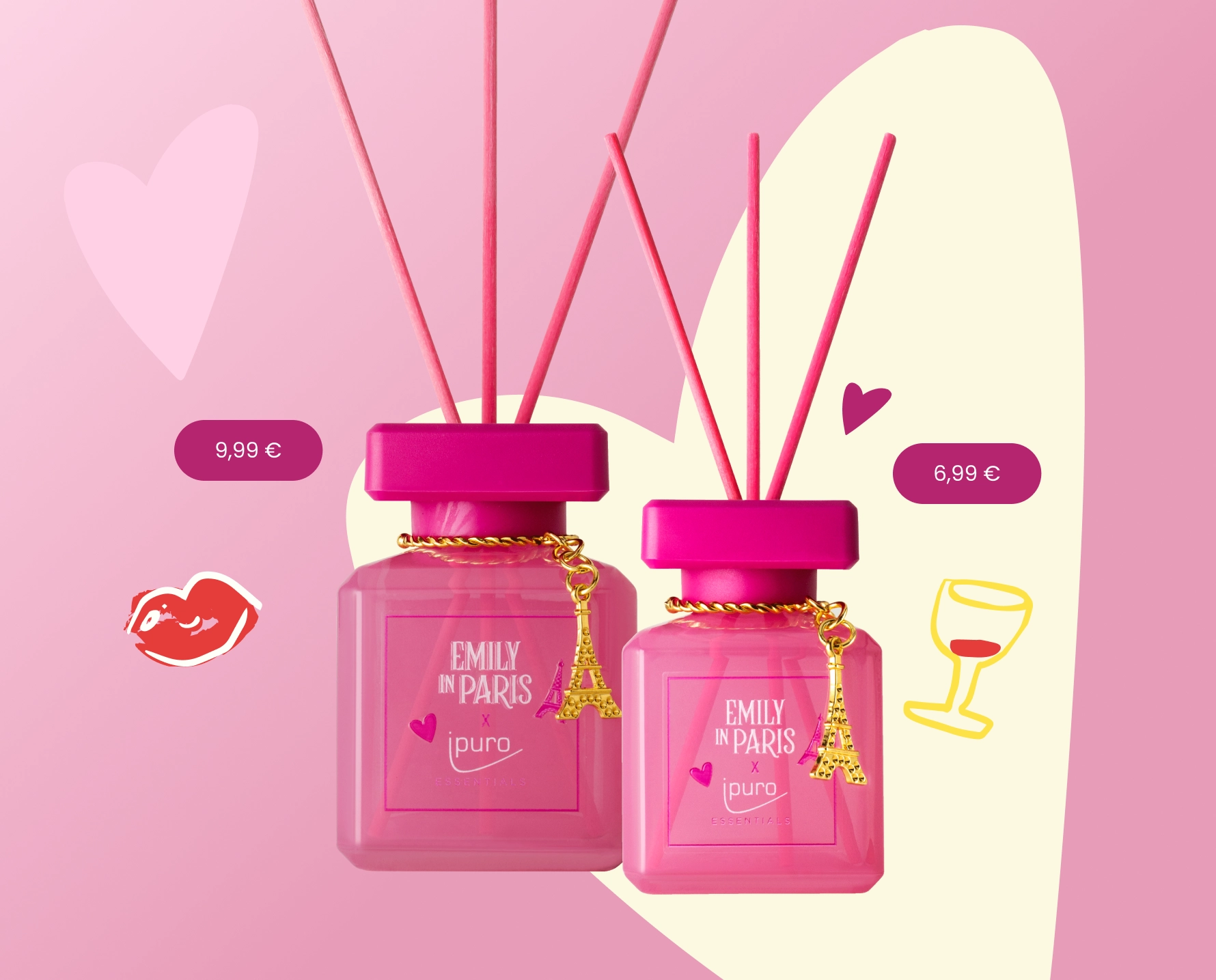 Zwei rosa Diffusorflaschen mit "Emily in Paris x ipuro"-Etiketten, goldenen Eiffelturm-Anhängern und rosa Rohrstäbchen. Preisschilder: 9,99 € und 6,99 €. Auf dem Hintergrund sind rosa und gelbe Herzen, ein Kusszeichen und ein Weinglas abgebildet.