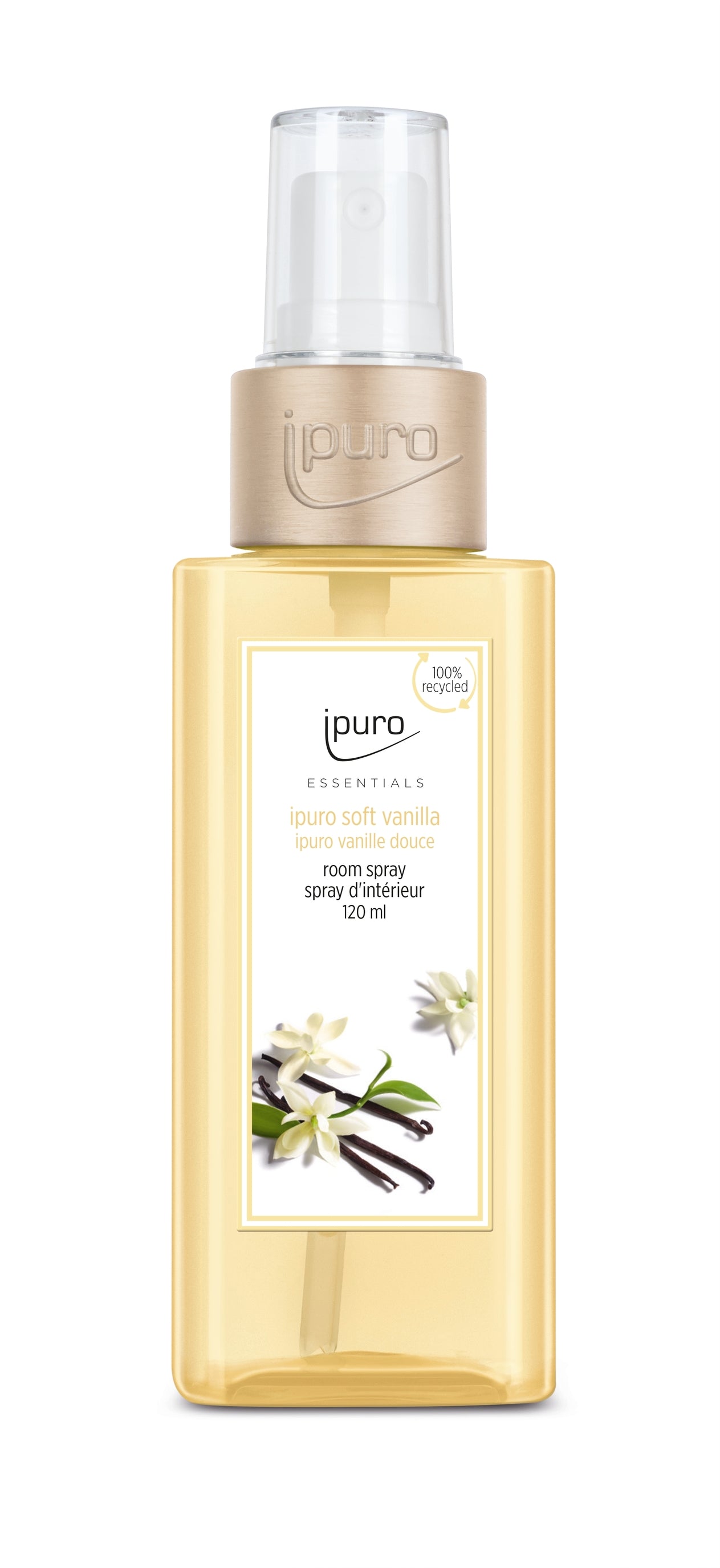Eine 120 ml Flasche ipuro ESSENTIALS soft vanilla Raumspray mit beiger Kappe und einem Etikett mit Vanilleblüten und -schoten. Der Duft kombiniert Vanille und Sandelholz, und das Etikett gibt an, dass es aus 100% recyceltem Material hergestellt ist.