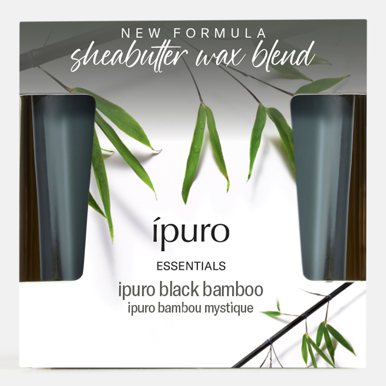 Die ipuro Duftkerze black bamboo besteht aus einer Sheabutter-Wachsmischung. Die Verpackung zeigt grüne Bambusblätter, grüne Frische mit holziger Nuance, und zwei dunkle Kerzenhalter auf der Vorderseite. Marke: ipuro.