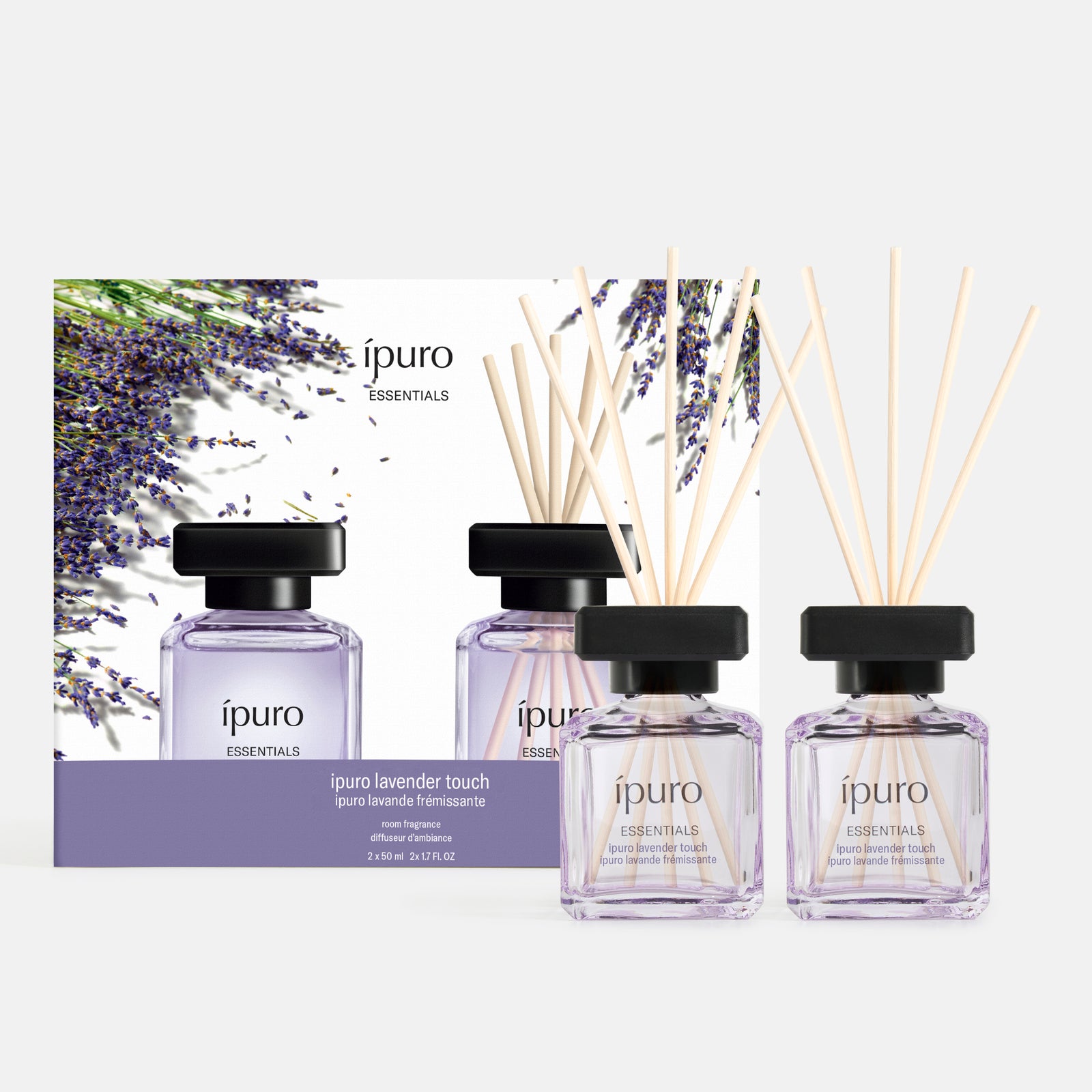 Drei ipuro Raumduft-Set aus Klarglas mit schwarzen Kappen und natürlichen Stäbchen bieten einen beruhigenden Lavendel- und Minzduft. Das Set wird vor einer Schachtel mit Lavendelblütenmotiv präsentiert.