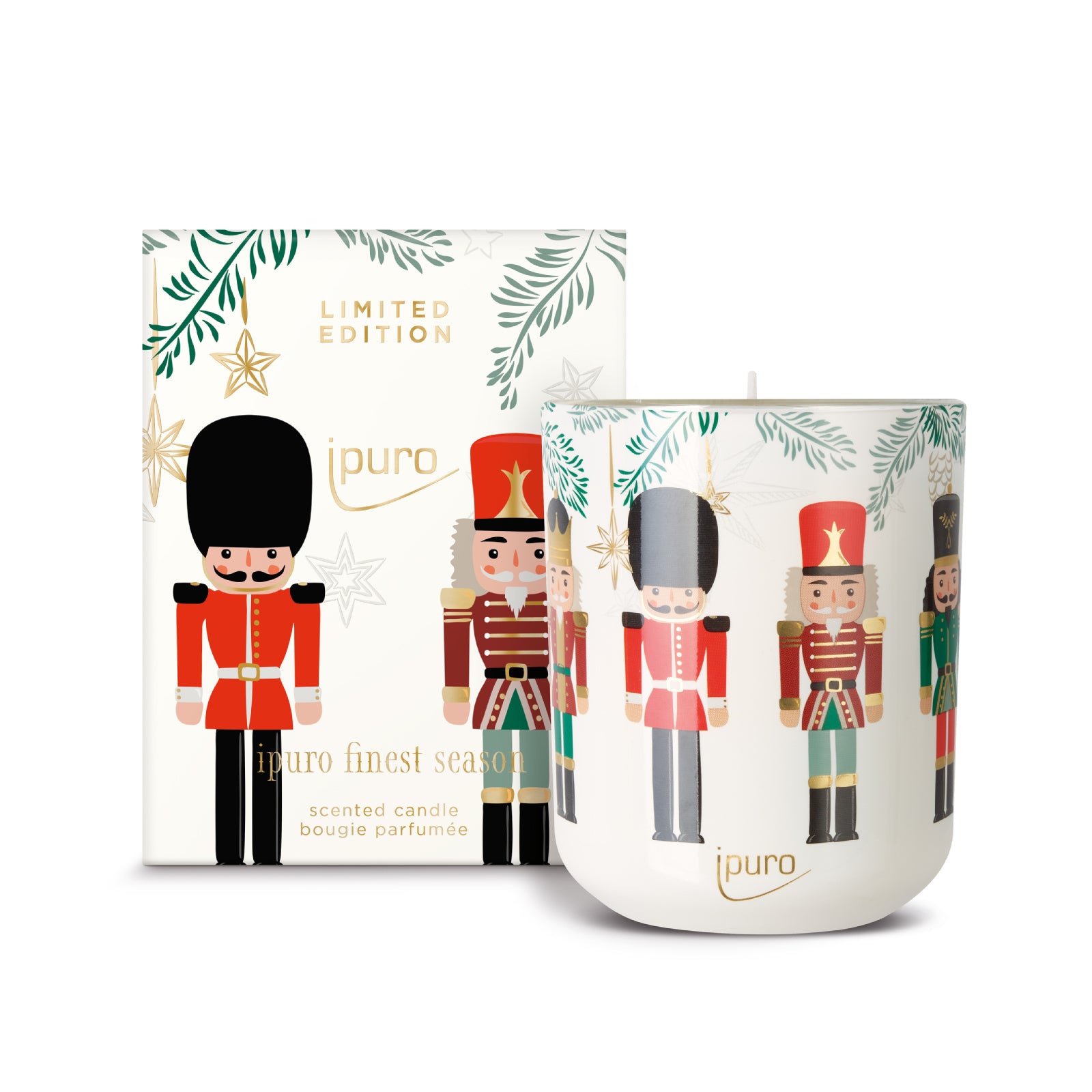 Die ipuro finest season Kerze 270gr ist eine Duftkerze von ipuro in limitierter Auflage, die mit farbenfrohen Nussknacker-Illustrationen und festlichem Weihnachtsgrün mit goldenen Sternmotiven sowohl auf der Kerze als auch auf der Verpackung aufwartet.